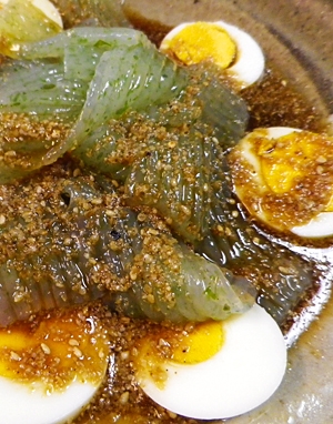 刺身蒟蒻とゆで卵のゴマダレ冷やし中華風
