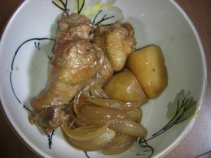 鶏手羽元とジャガイモのカレー風味煮