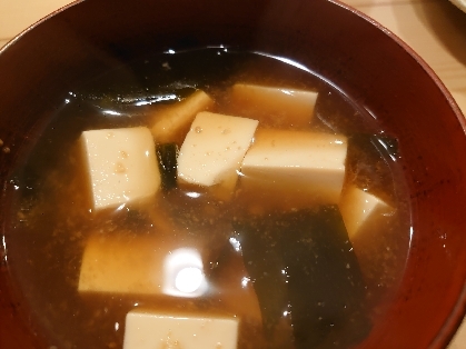 煮干し出汁で味噌汁☆豆腐とワカメ、玉ねぎの味噌汁