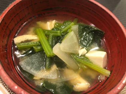 豆腐と油揚げ追加しましたが、大根とほうれん草の組み合わせ美味しかったです！