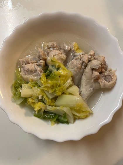 我が家は沢山食べる家なので手羽元を倍の数量で作りました。その結果…
鶏肉の出汁がばっちり出て、塩と胡椒だけとは思えない美味しいものが出来ました！