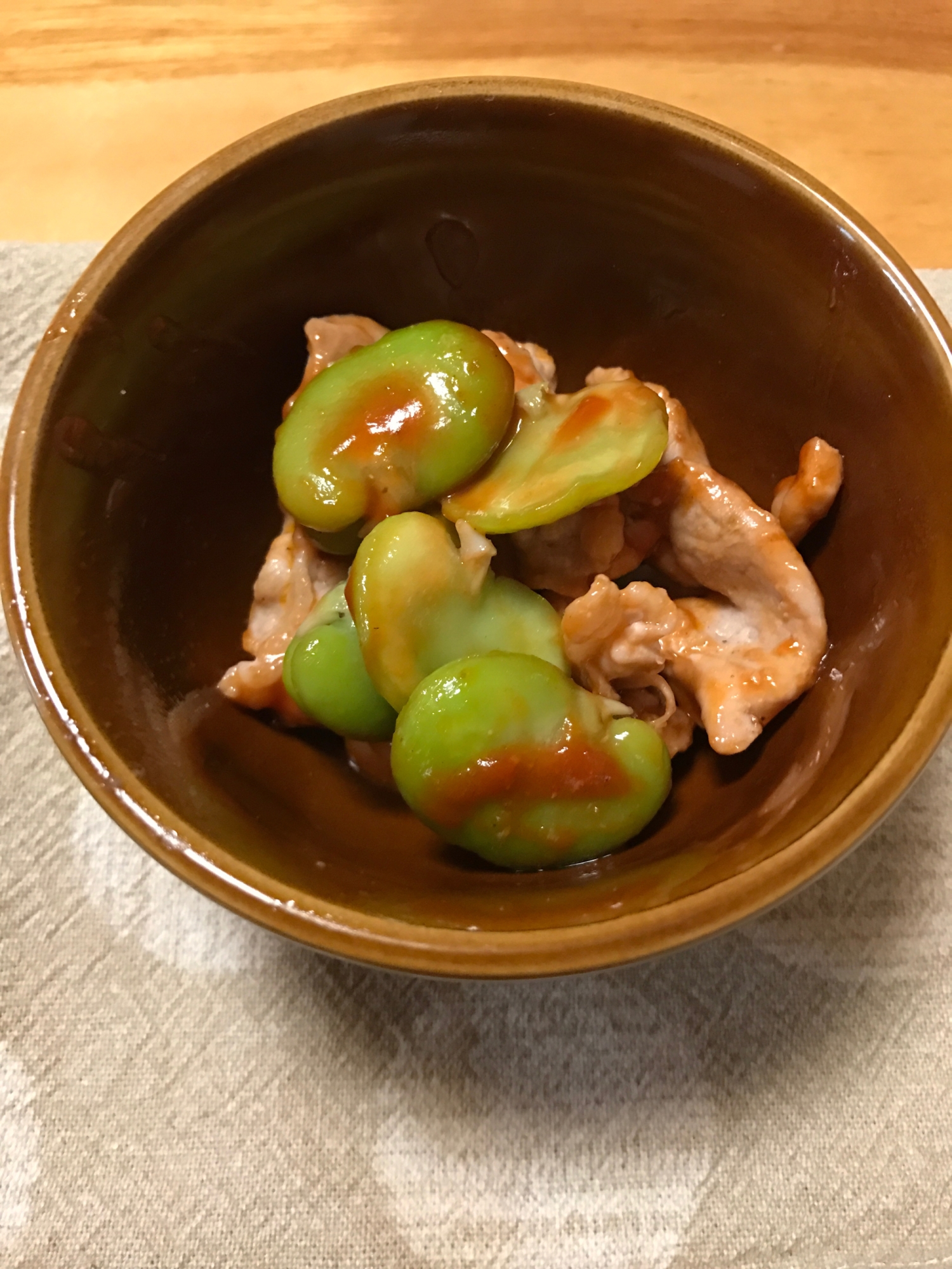 豚肉とそら豆のピリ辛ケチャップ炒め