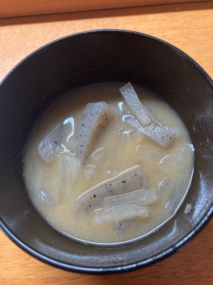 コンニャクと大根の味噌汁