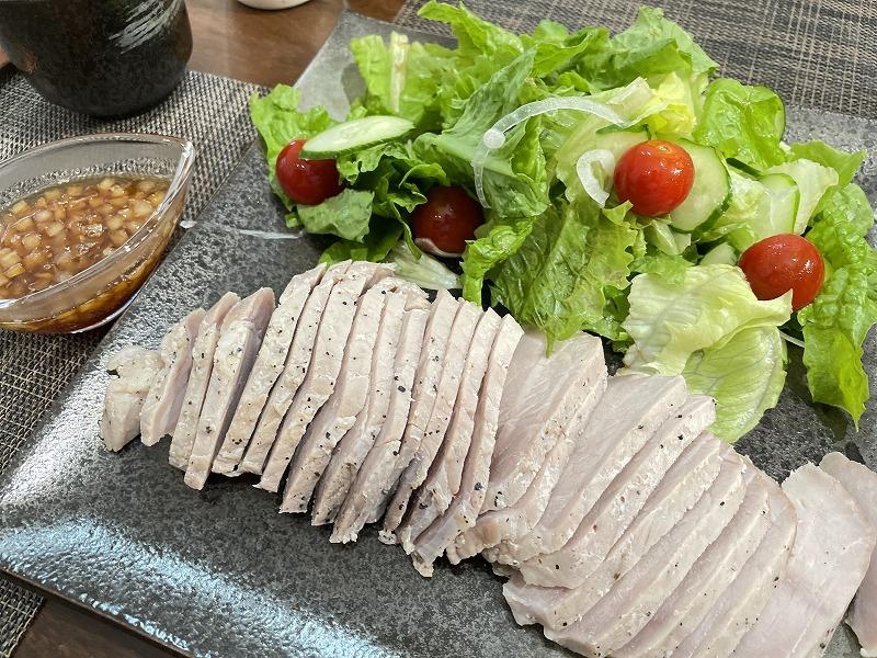 低温調理で、しっとり蒸し豚とソース☆豚ブロック