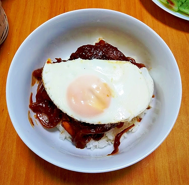 煮込みハンバーグロコモコ丼