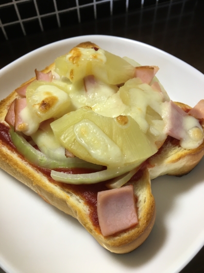 パインの甘さと食感が面白いですね(￣∇￣)
美味しくいただきました。