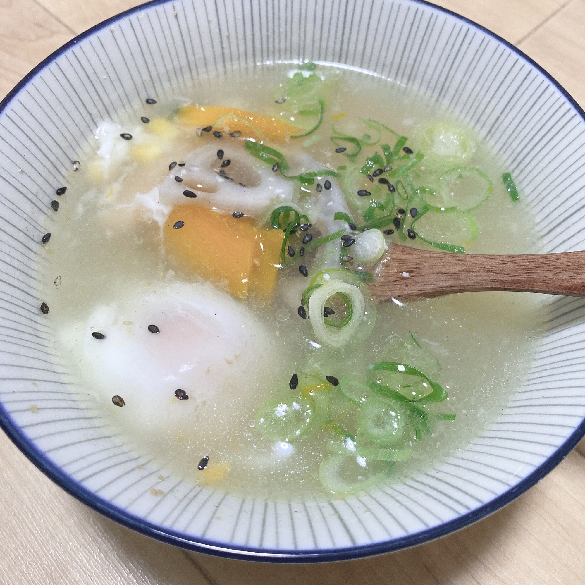 レンジで簡単☆冷凍根菜と卵と生姜のとろみスープ