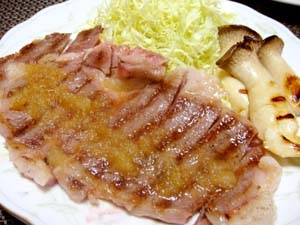 肉肉ステーキ♪が食べたくなることあるのよね～エリンギも添えちゃったo(^-^)o大根おろしがいい仕事してくれました((´^ω^))ｩ,､ｩ,､美味しいね♪