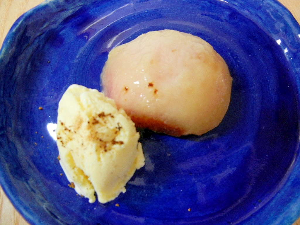 アフォガード風バニラアイスと桃のシャーベットの一皿