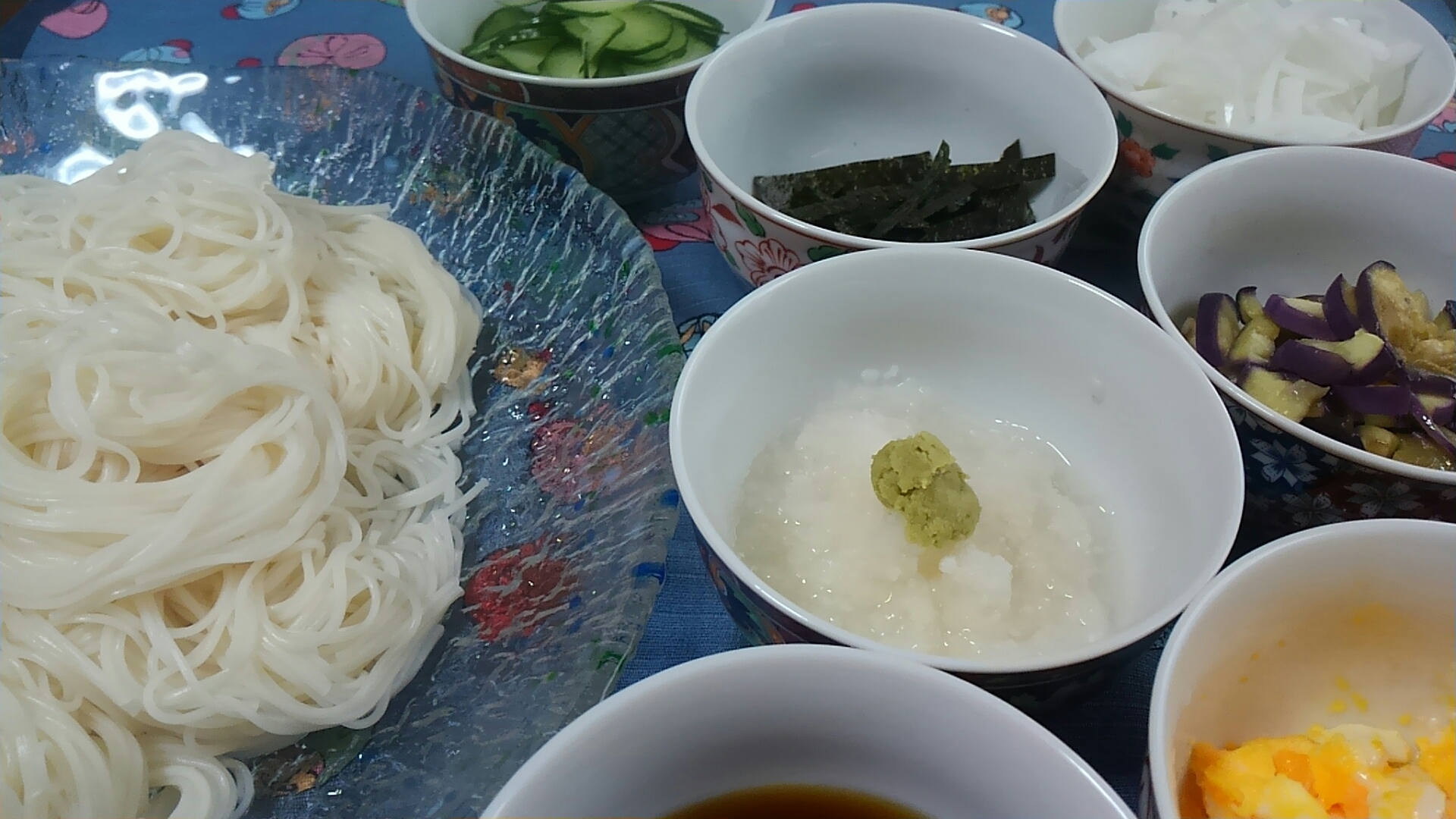 トッピングいろいろ入れて♪素麺食べましょう