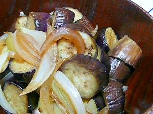 なすと玉ねぎのめんつゆ炒め