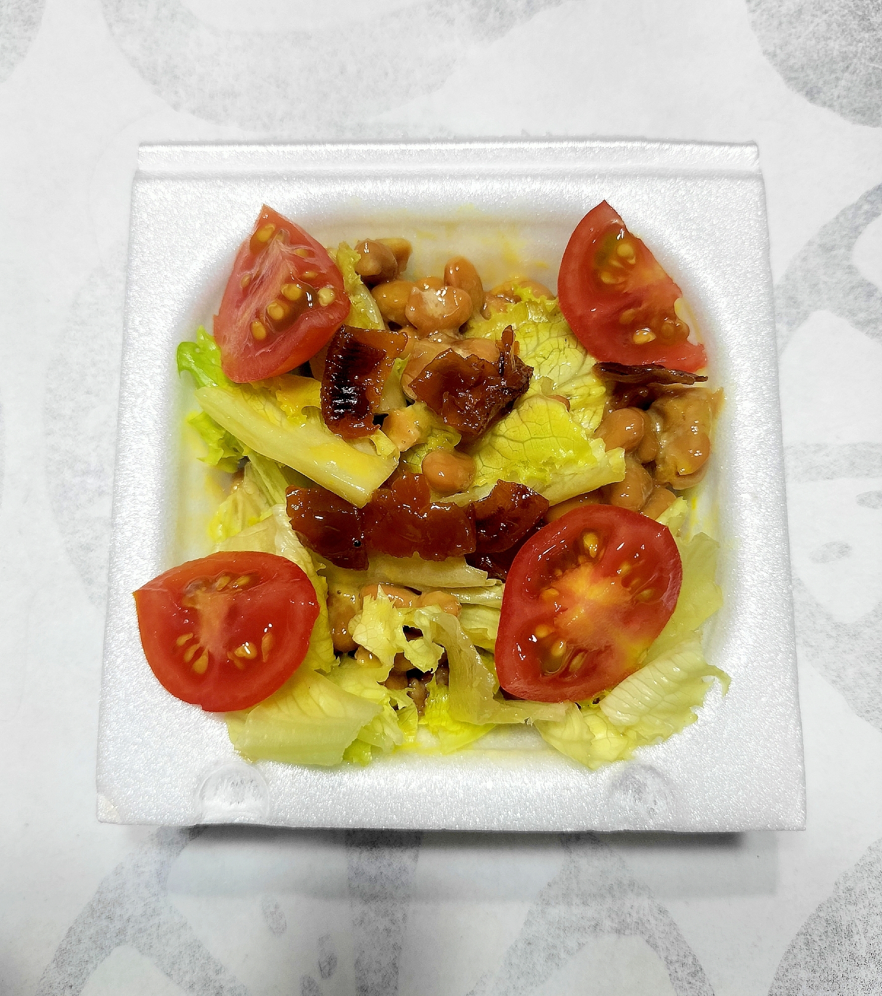 ほたて貝ひもの佃煮とトマト入り納豆