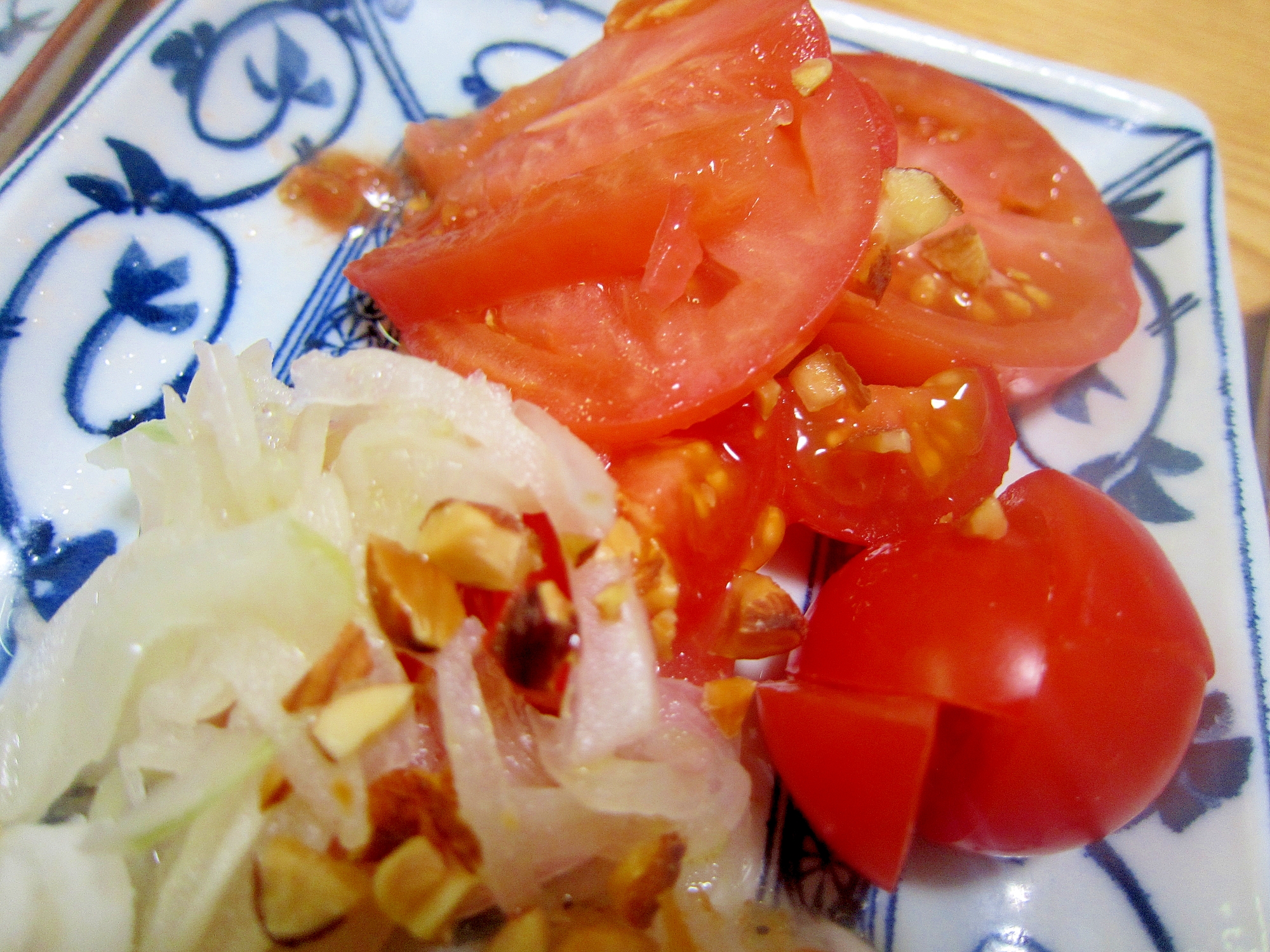 トマトと酢玉葱漬けのアーモンドサラダ