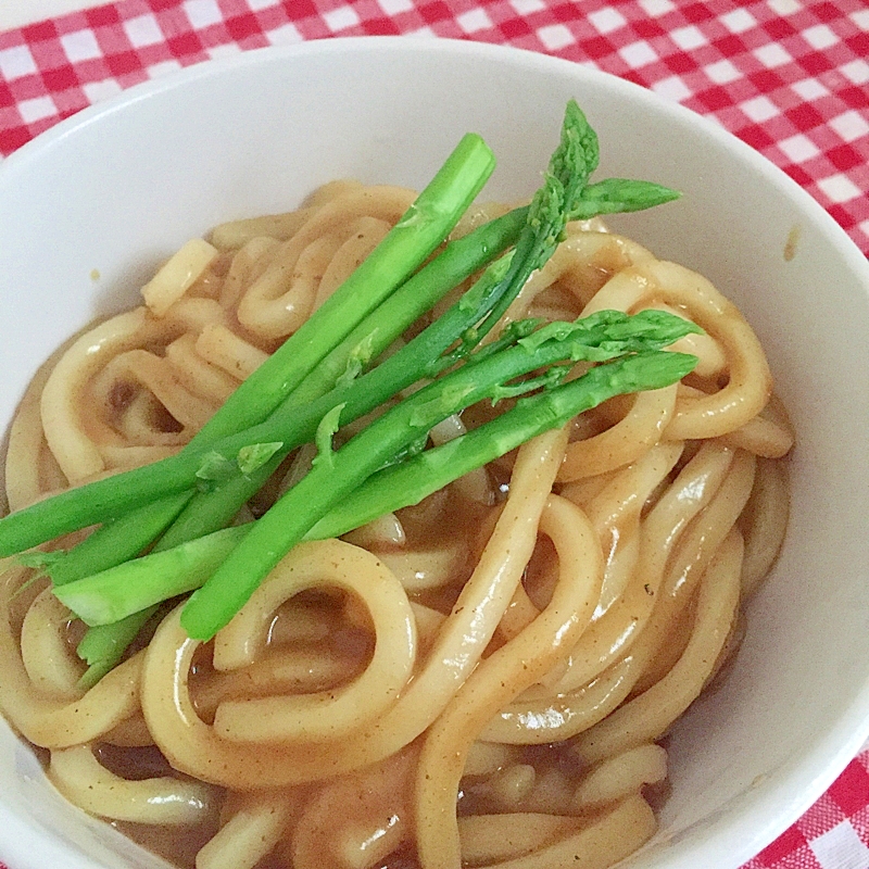 アスパラをのせてカレーうどん☆