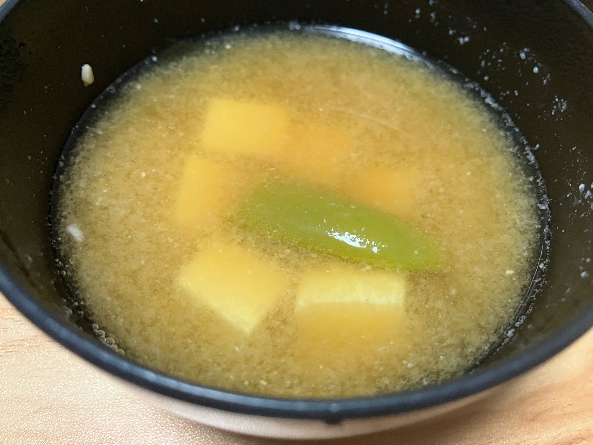 豆腐とさやえんどうの味噌汁