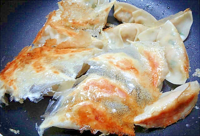 鶏ひき肉にシソとチーズを混ぜた変わり餃子 レシピ 作り方 By デラみーやん 楽天レシピ