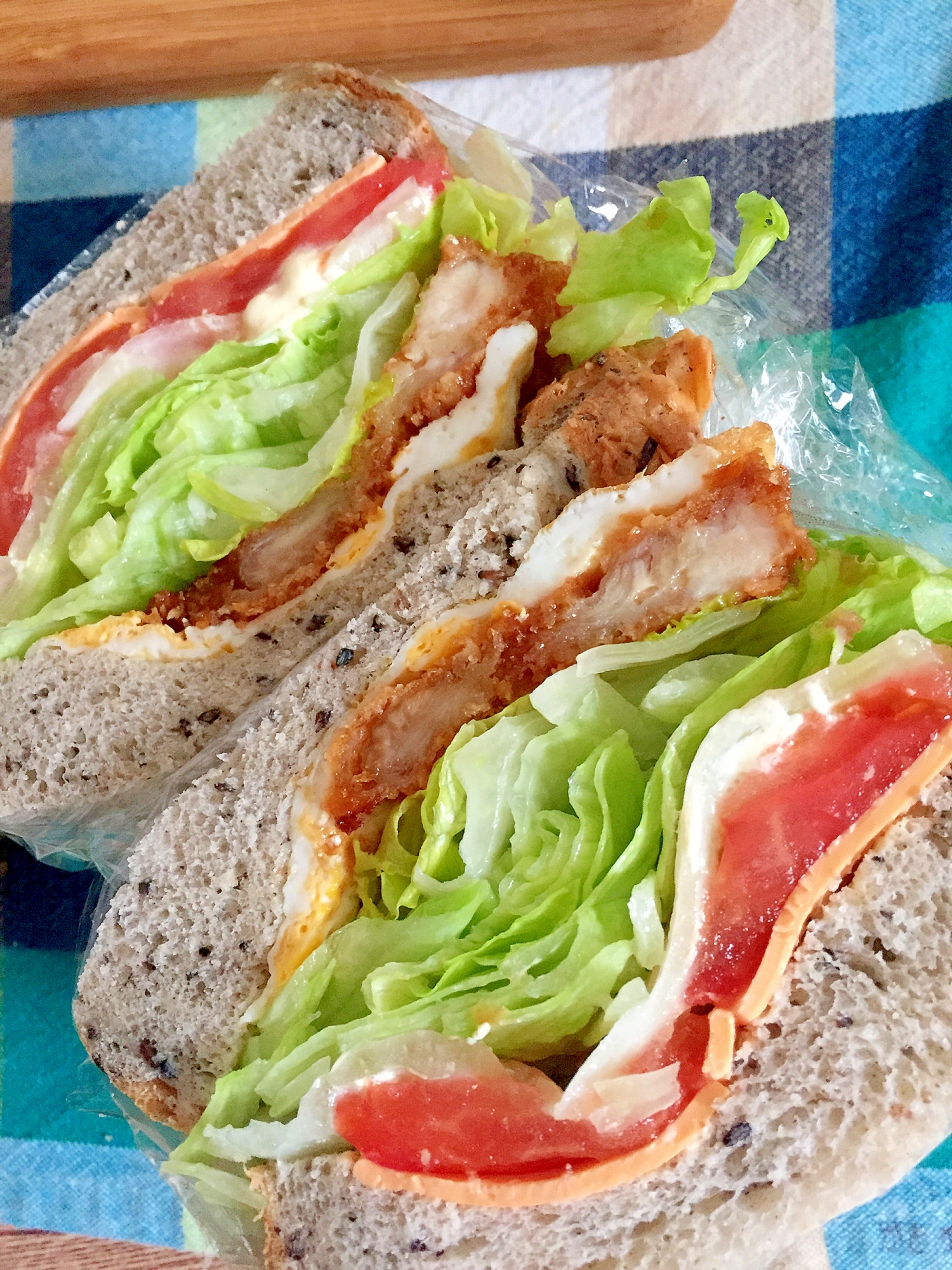 チキンと卵とトマトのサンド☆わんぱくサンド