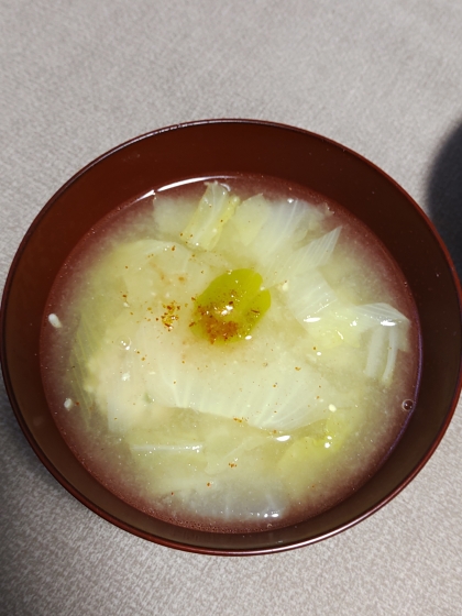 豆腐 白菜 舞茸 ネギの味噌汁