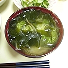 白菜とわかめのお味噌汁