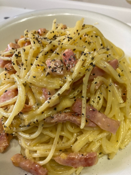 日本でもイタリアでもお店でカルボナーラを食べたことがないんですが…簡単でとても美味しかったデス。カルボナーラ好きの夫はとても喜んでました❣️