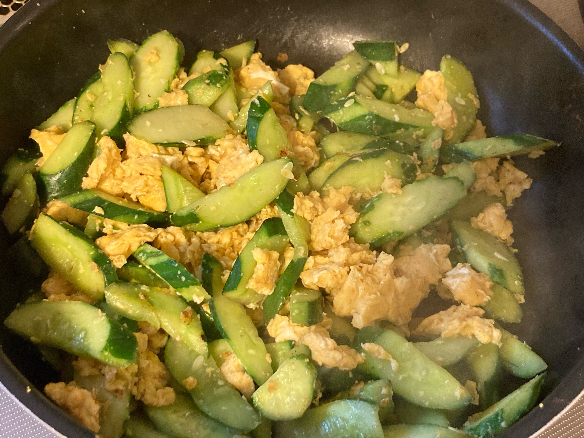 うちのおかず　きゅうりと卵の炒め物