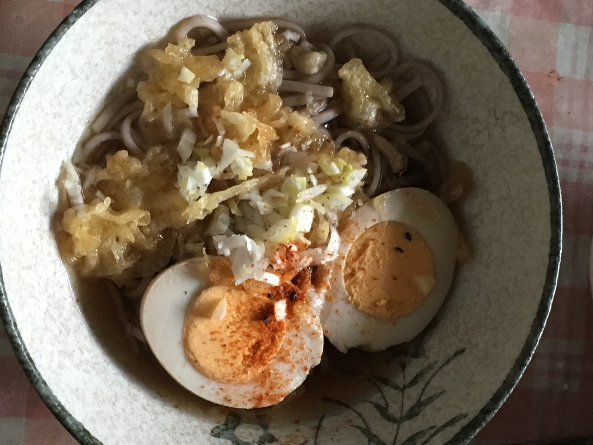 天かすと味付き卵の蕎麦