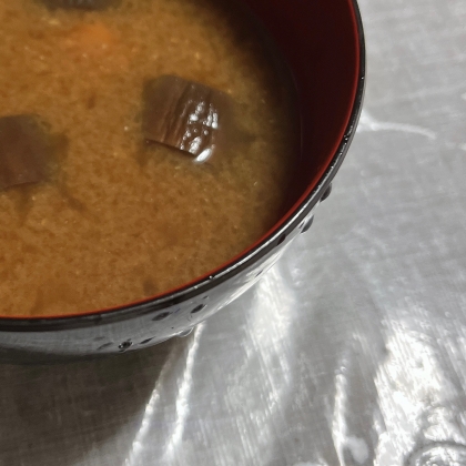 なすとわかめの味噌汁