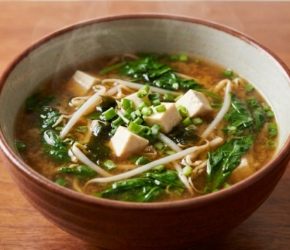 ほうれん草もやし豆腐の味噌汁