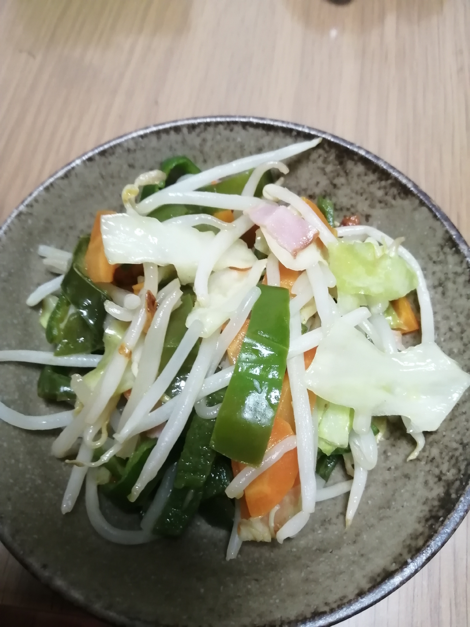 キャベツともやしの野菜炒め