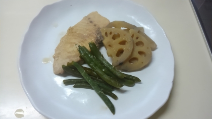 カジキマグロとレンコン、ピーマンの味噌煮