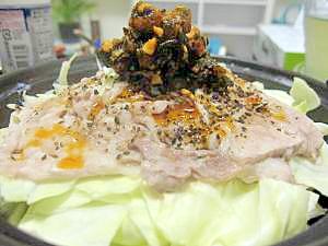 キャベツと豚肉のラー油タジン鍋