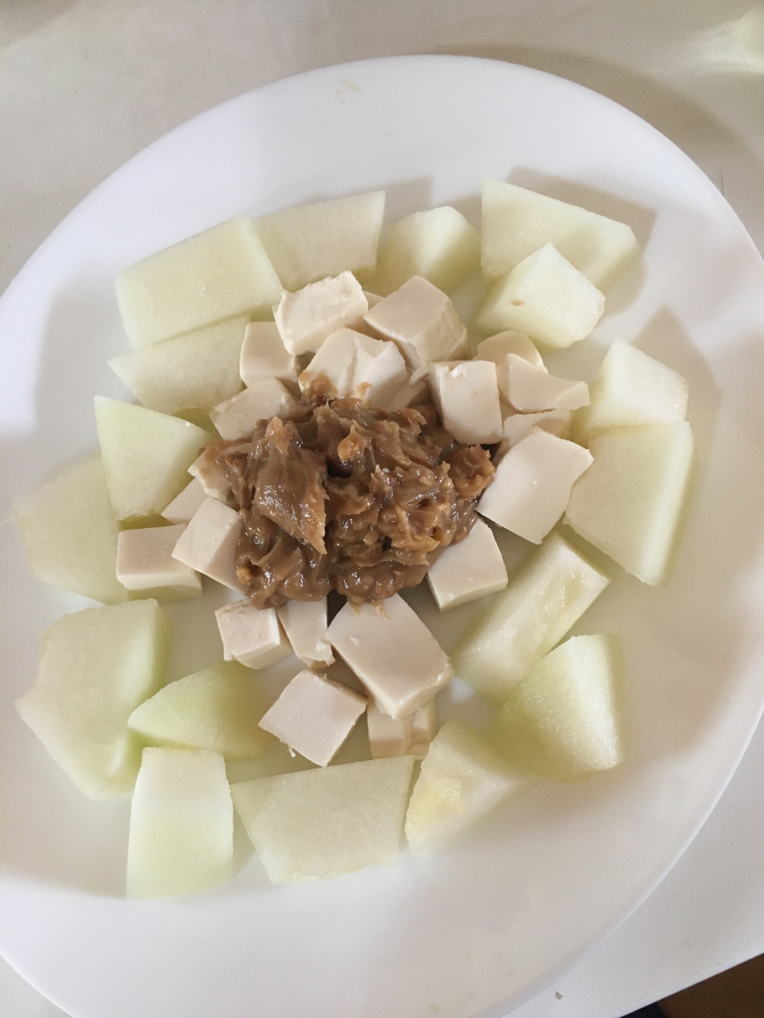 メロンと豆腐の胡桃ごまサラダ