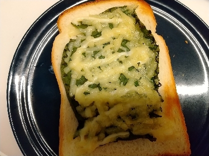 大葉のチーズトースト