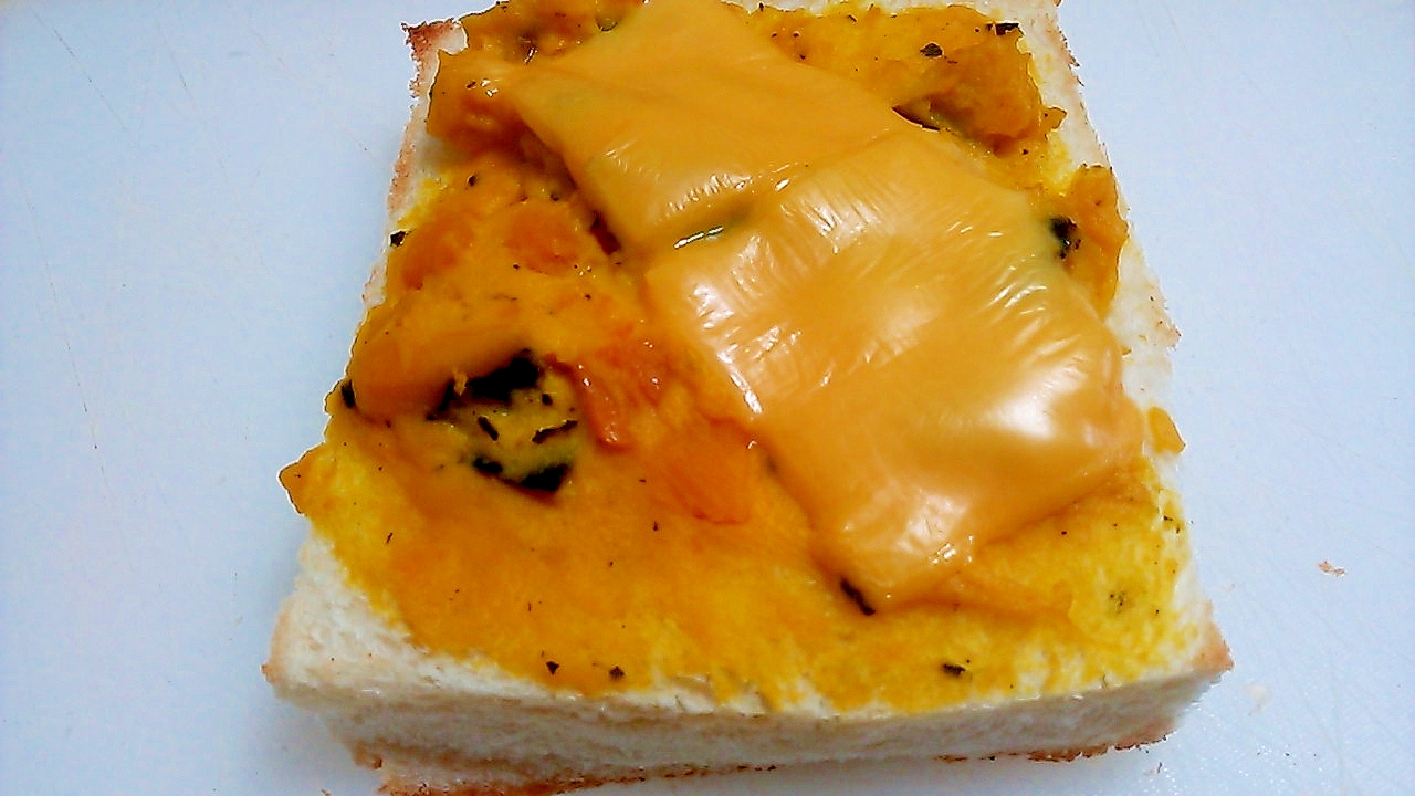 かぼちゃサラダのチーズトースト