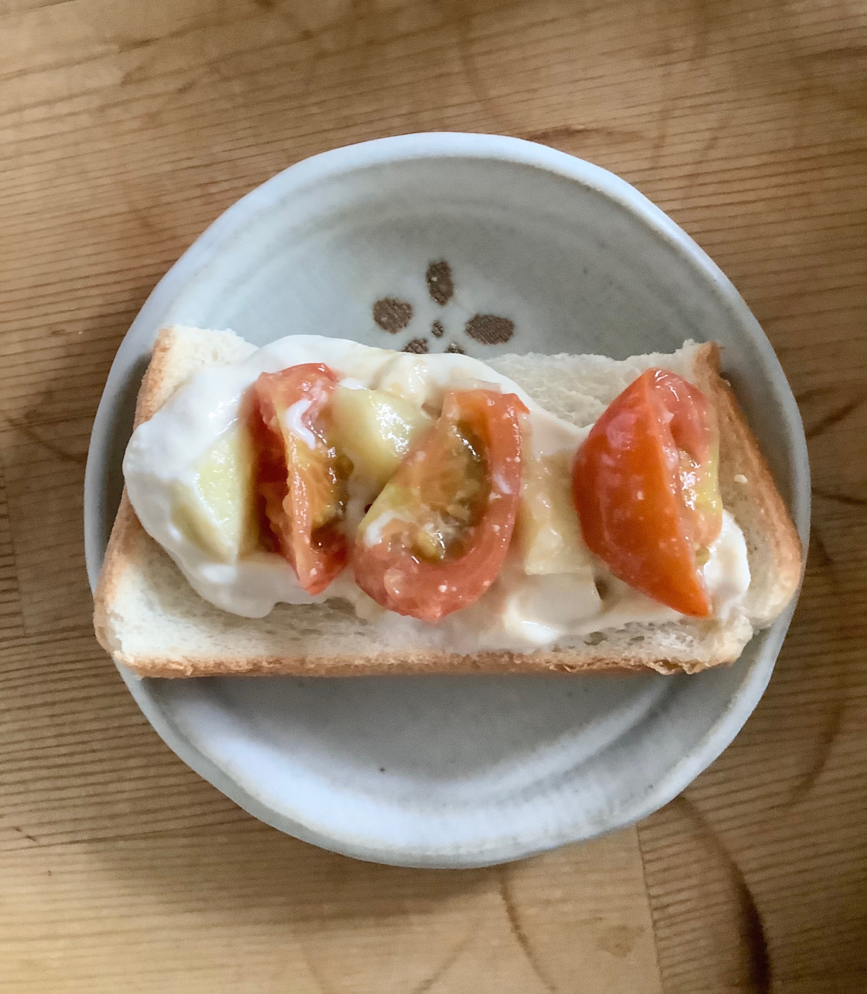 トマトの味噌煮りんごヨーグルトオープンサンド♪