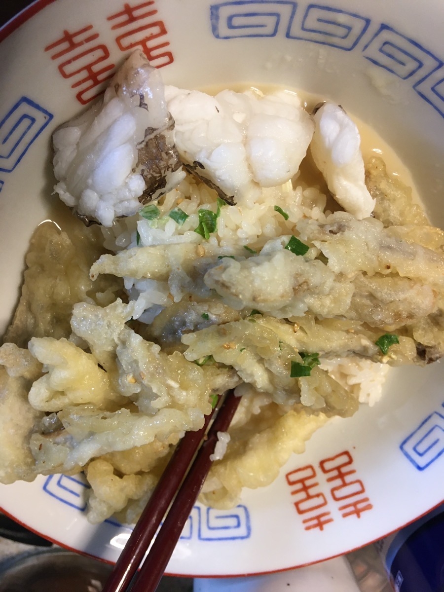 続一人暮らしの豚骨ごぼ天丼ホシザメの湯引き添え