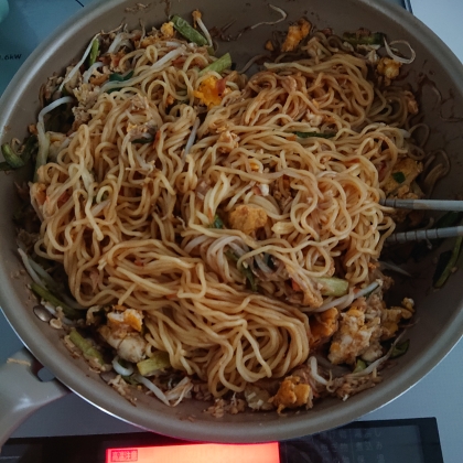 あみえびとニラの焼きそば