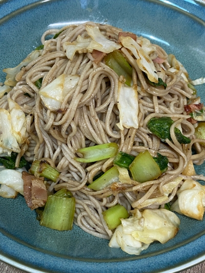 和そばで焼きそば！ベーコン残り野菜で麺つゆ味