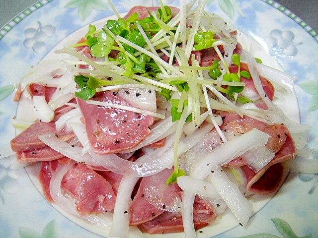 豚タンと玉ねぎのサラダ