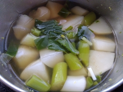 豆腐とかぶとかぶの葉の味噌汁