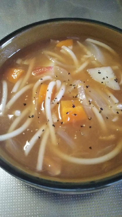 マカロニの代わりに余ったスパゲティです。朝食に野菜もたっぷりで栄養満点。美味しかったです(*^-^)