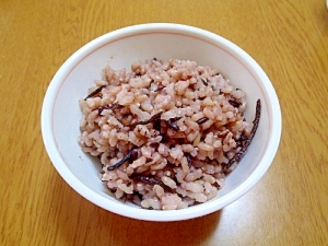 土鍋で黒米ひじきご飯