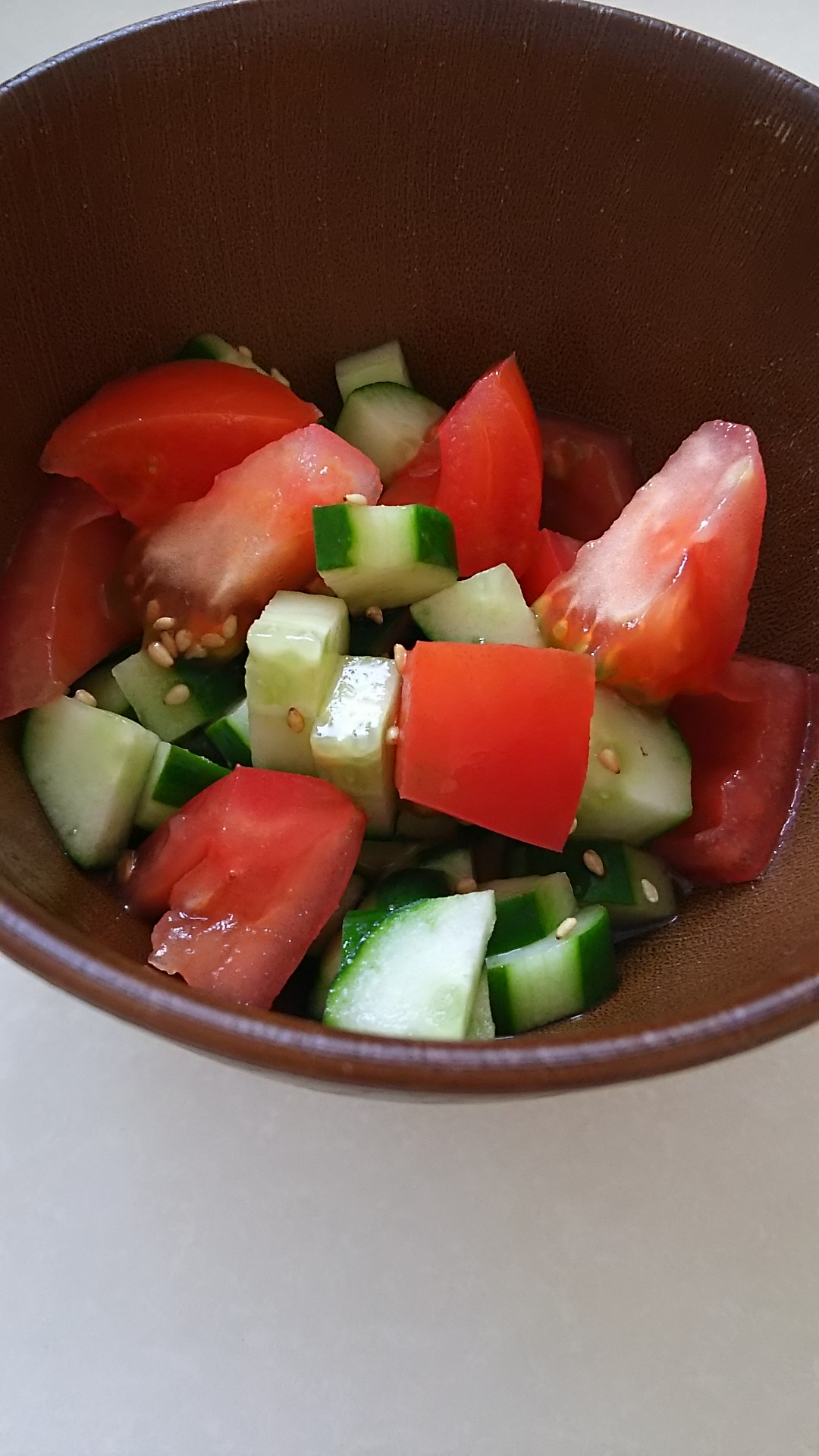 トマトときゅうりのゴロゴロ簡単サラダ