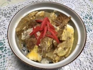 こんにちは。
豚薄切り肉なので、ヘルシーなのがいいですね。
しかも、火が通りやすくて良かったです。
美味しいランチになりました。
ご馳走さまでした。