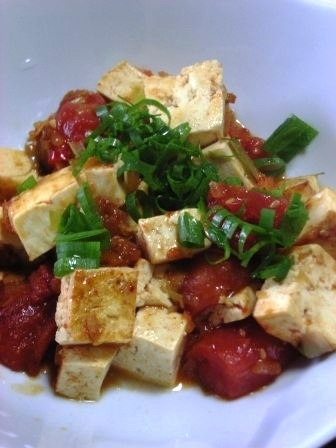 トマトと豆腐ですかっ？？？・・・・と思って試してみたら、美味しいです～～～。
これはまた作りたい味です！