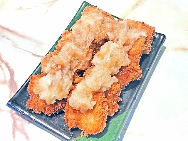 ブロック肉で!豚バラカツの簡単おろしキノコソース♪