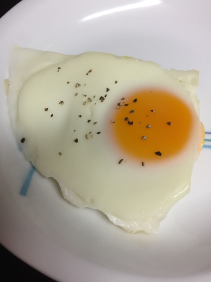 カリカリな目玉焼きとても美味しかったです♪簡単に作れて助かりました！ご馳走様でした。素敵なレシピありがとうございました(*^^*)