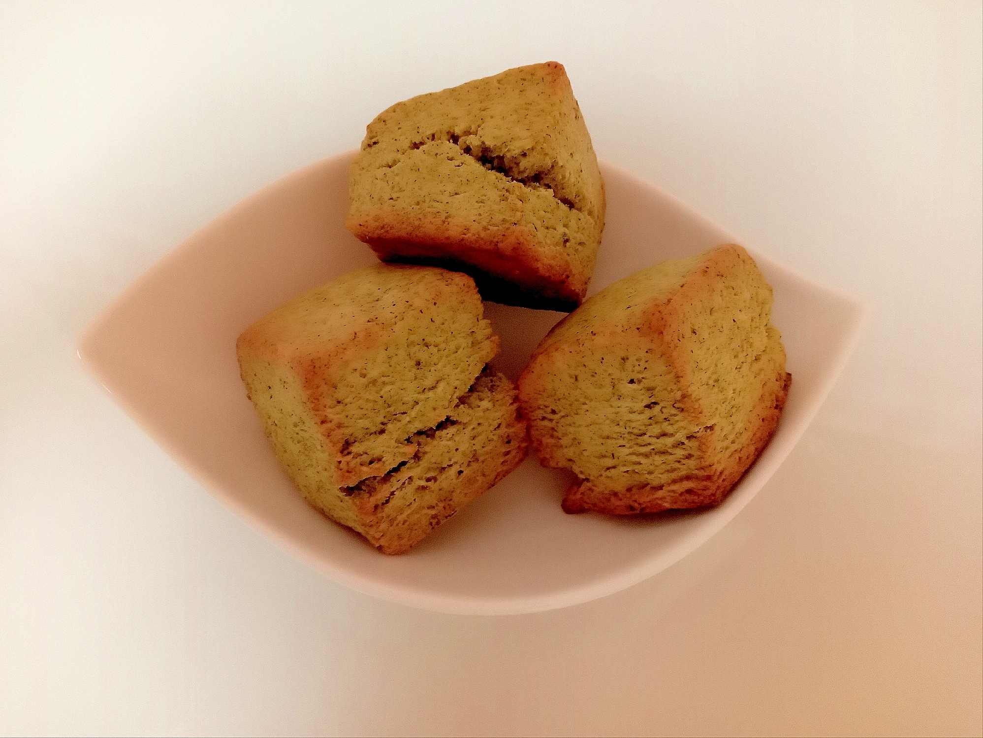 しっとり生クリーム入り緑茶スコーン