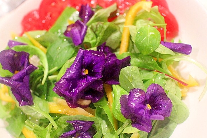 簡単おもてなし エディブルフラワーで花咲くサラダ レシピ 作り方 By Seika A 楽天レシピ 簡単おもてなし エディブルフラワーで花咲くサラダ レシピ 作り方 By Seika A 楽天レシピ