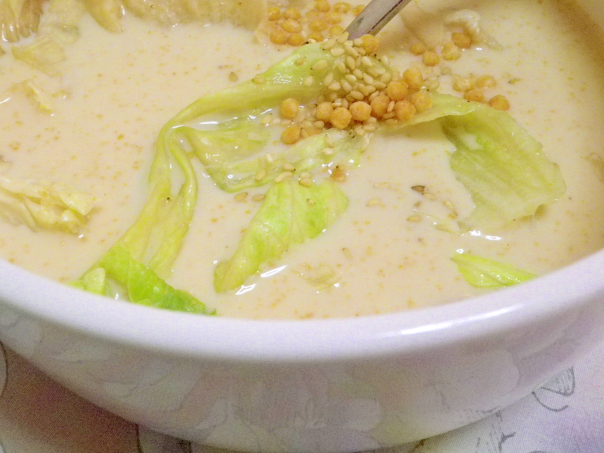 レタスの味噌スープ
